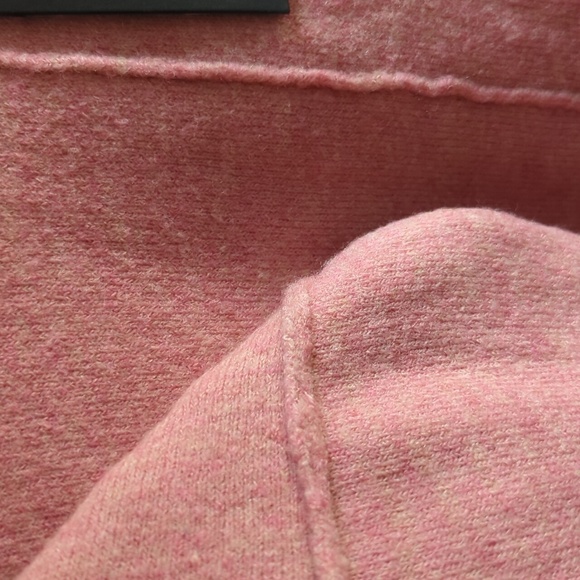 NWT Vero Moda fuzzy, soft crewneck sweater, peachy-pink Wild Rose, size Medium - Picture 6 of 7